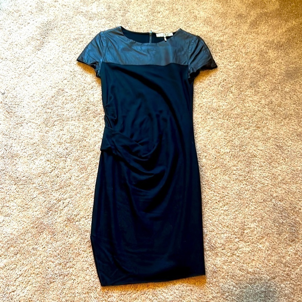 HALSTON HERITAGE BLACK & BROWN SHORT SLEEVE RUCHED LEATHER & WOOL DRESS - Picture 5 of 10